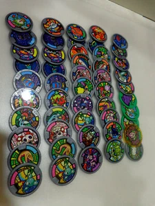 Lote (50) medallas de reloj Yokai Yo-Kai 2015 incluye 2 hologramas - Imagen 1 de 2