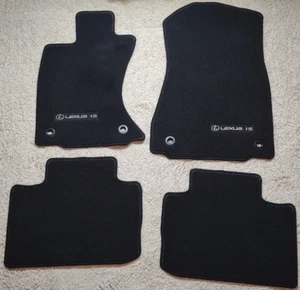 Juego de alfombrillas de alfombra negras LEXUS IS 250/350 OEM 2015-23 TRACCIÓN TRASERA 4x4 AWD PT206-53150 - Imagen 1 de 13
