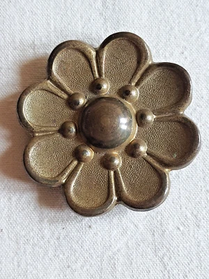 CACHE CLOU ANCIEN ROSACE FLEUR MARGUERITE BRONZE DORE XIXEME SIECLE - Photo 1/4