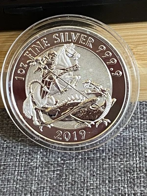 2019 Royal Mint Valiant George and the Dragon 1oz Silver Coin 999.9 31.32g RARE  - Image 1 of 4