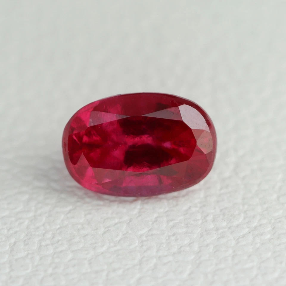 0.58-0.7ct 1pc Pigeon Blood Red Ruby (Hydrothermal) Oval 6x4 Lab Grown  - Image 1 of 3