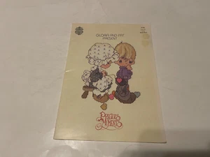 Gloria & Pat PRECIOUS MOMENTS 2 booklet lot dear jon-sewin love - Picture 1 of 2