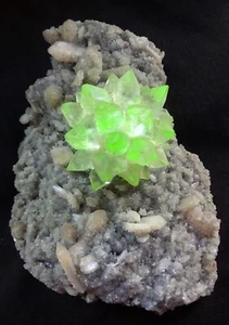 AWESOME ARTIFICIALLY MADE APOPHYLITE FLOWER W/ STILBITE BLADS ON CORAL CHALSED - Picture 1 of 4
