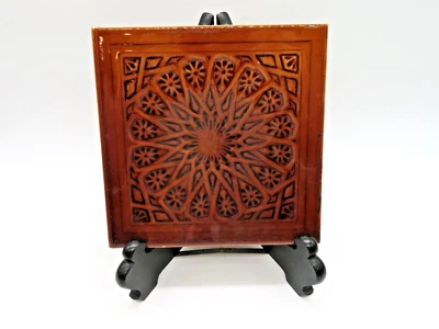 Azulejo antiguo J & Jg Low Art Works Chelsea EE. UU. 1870-80 marrón esmalte floral Foto 1 de 4