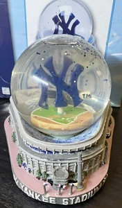 MLB Forever Collectibles New York Yankees Water Globe Limited Edition /5.000 - Bild 1 von 9