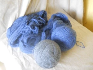 ONE SKEIN AND TWO BALLS OF UNBRANDED WOOL 438 GRAMS APPROX - Picture 1 of 5