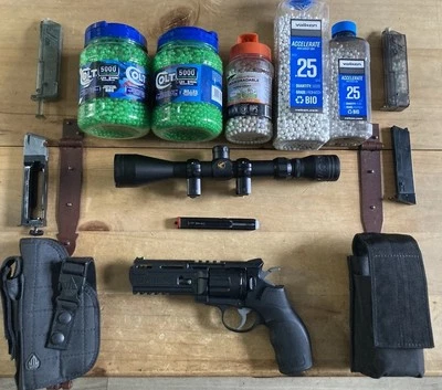 Paquete/funda pistola de airsoft Elite Force H8R 6 mm CO2, BBs, mira telescópica, bolsa Foto 1 de 4