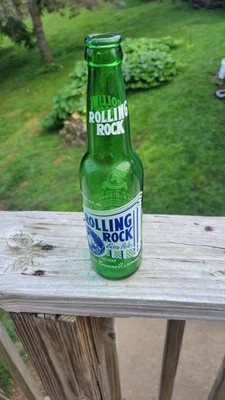 Botella de cerveza Rolling Rock de 12 oz Foto 1 de 2