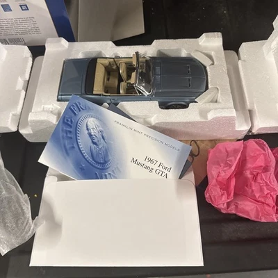 Ford Mustang GT 1967 convertible azul 1:24 folleto completo Danbury como nuevo Foto 1 de 4
