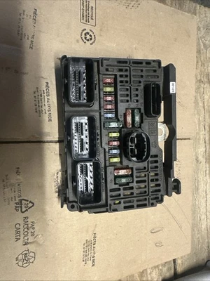 BOITIER FUSIBLE BSM L01 Peugeot Citroen S118983001 J , 9656086080 - Photo 1/4