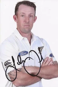 NEW ZEALAND: LUKE RONCHI SIGNED 6x4 TEST PORTRAIT PHOTO+COA - Imagen 1 de 1
