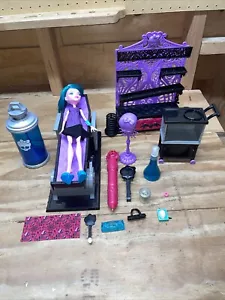 Muñeca Monster High Create A Monster Color Me Creepy Design Cámara casi completa - Imagen 1 de 23
