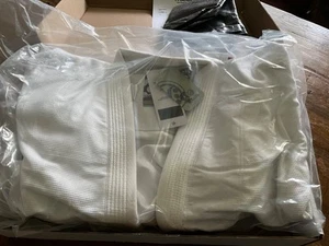 Shoyoroll Worlds Retro Kimono White 2 New With Tags - Picture 1 of 15