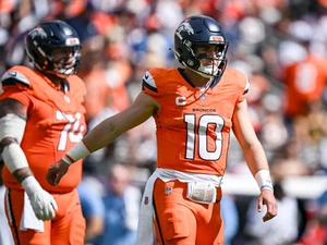 Bo Nix Denver Broncos - Novato NFL QB Selección del Draft - Postal Impresa Brillante 4x6 - Imagen 1 de 5