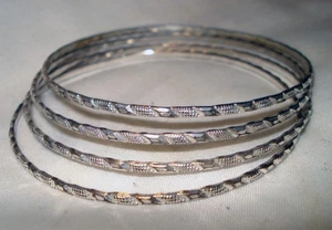 4 Vintage Silver Tone Rectangle Textured Costume Jewelry Bangle Bracelets Set - Bild 1 von 3