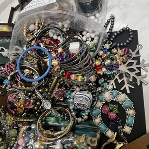 5LB SCRAP JUNK Jewelry Lot Craft Harvest Repurpose Salvage Broken Vintage-Now a - Photo 1/24