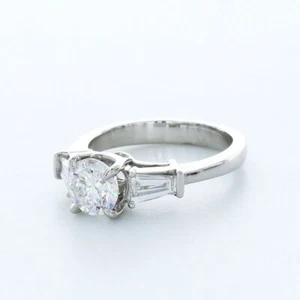 ANILLO ANIVERSARIO VINTAGE DE 4 PUNTAS PLATINO CORTE REDONDO D/VS2 DIAMANTE NATURAL 2CTW - Imagen 1 de 4