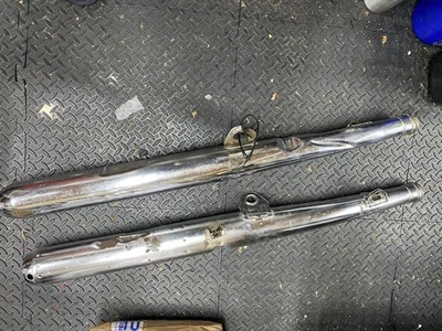 Оригинальные выхлопные трубы для левой и правой руки Yamaha RD400 C D 1A1 1976-1977  - Изображение 1 из 2
