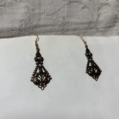 Pendientes de latón ornamentado, flor de lis, colgante boho hippie Foto 1 de 3