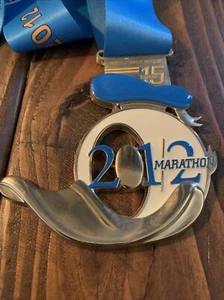 2012 Walt Disney World half marathon medal - Picture 1 of 2