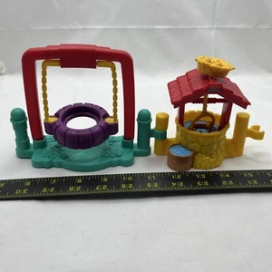 Fisher Price Little People Viola Pneumatico Altalena Divertente Suoni Parco Giochi Auguri Bene - Foto 1 di 7