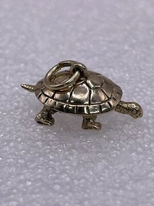 Vintage 10K Yellow Gold Detailed 3D TURTLE Moveable Charm Pendant, Charm - Picture 1 of 7