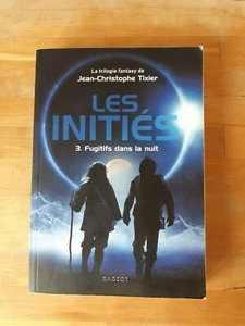 Les Initiés T.3 : Fugitifs dans la nuit - J.C. Tixier - Rageot - Imagen 1 de 1