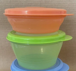 Tupperware Stuffables Set di due ciotole arancio pastello e verde con guarnizioni nuove - Foto 1 di 2