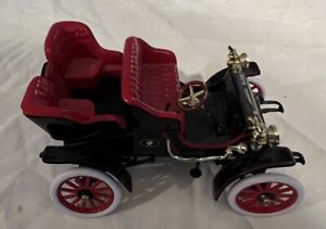 Exquisite 1/32 Scale Reproduction of the Time-Honored 1903 Cadillac Runabout
