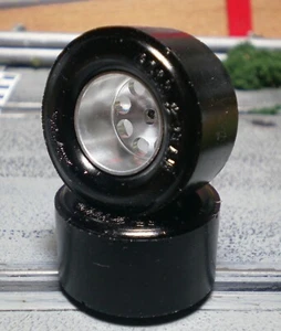 1/24 URETHANE SLOT CAR TIRES 2 pr G/Y Drag Strip fit H&R & Pro-Track Flat Hubs - Bild 1 von 1