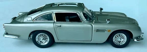 James Bond 007 Aston Martin DB5 Die Cast 1:24 Danbury Mint *W/ Accessory Items* - Picture 1 of 24