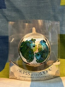 Fische Astrologie Sternzeichen Weihnachtsschmuck Seide gesponnen Kugel 1979 - Bild 1 von 4