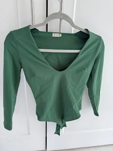 Free People Green Bodysuit Solid V Neck Pre-Owned Great Condition 3/4 Sleeve - Picture 1 of 2
