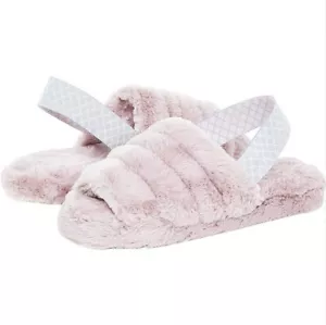 Ariana Grande Goodies Bags / Slippers/ Hats /Beanie / Wristlet with PINK Pom Pom - Picture 1 of 14