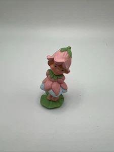 VTG Avon 1982 Mini Figurine 2.25 Little Blossom Fairy Girl Kitsch Discontinued - Picture 1 of 5