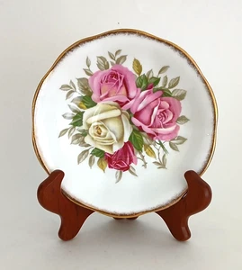 Queen Anne Lady Sylvia Fine Bone China Saucer With Roses Made in England - Picture 1 of 4