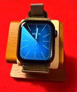 Apple Watch Series 4 (44 mm) GPS + LTE - Acier inoxydable noir + bracelet - Photo 1 sur 7