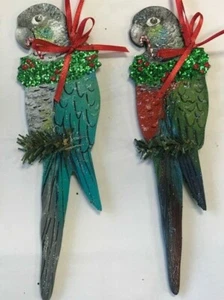 Adorno de Navidad de loro pintado conure vientre carmesí verde turquesa mejilla - Imagen 1 de 3