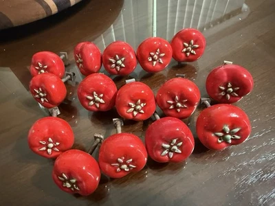 Lote de 15 perillas de cajón de tomates de cerámica vintage Foto 1 de 4