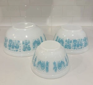 Set 3 MCM Vintage Pyrex Amish Butter Mixing Bowls Turquoise White 403 402 401 - Picture 1 of 13