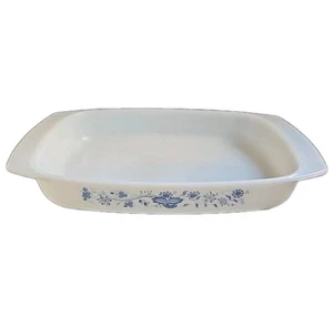 RETRO ARCOPAL MILK GLASS GLASBAKE 34cm RECTANGULAR OVEN DISH WHITE BLUE ONION - Picture 1 of 9