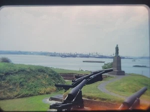 VTG 1949 Kodachrome Slide Red Border Photo of Cannons At Fort McHenry in 1949 - Picture 1 of 3