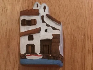 Ornament of a fisherman’s house made of Terracotta and hand painted - Picture 1 of 3