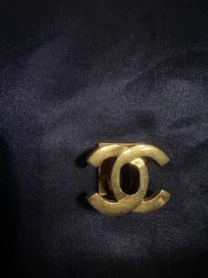 Authentic Chanel Gold Plated Vintage CC Closure  Medium. Free Shipping - Image 1 of 4
