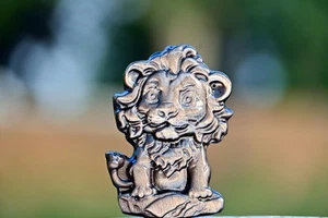 Figura de cristal tallada a mano de león obsidiana de plata natural de 3,1"" decoración de Reiki 1 pieza - Imagen 1 de 9