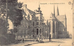 België - NEERPELT (Limb.) Gemeentehuis en Kerk - Picture 1 of 2