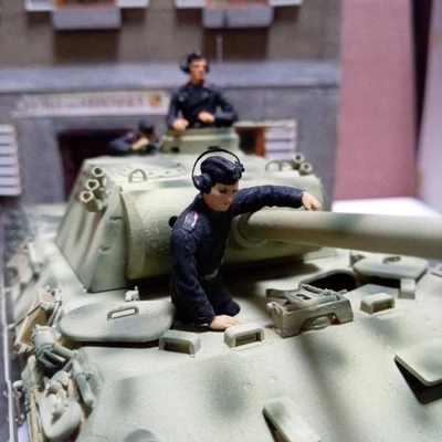 Tamiya Panther D 1:35 Completed Model with 3 Crew Figures – For Diorama, Japan - Image 1 of 4