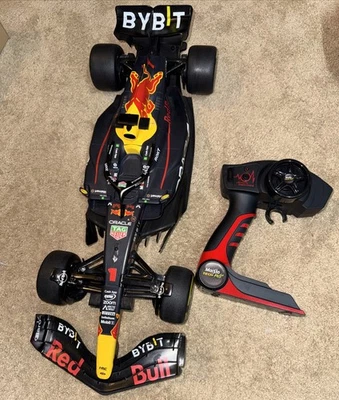 MAISTO RB19 1/10 Oracle Red Bull RC Formula Racing Car - w/ Remote - Image 1 of 4