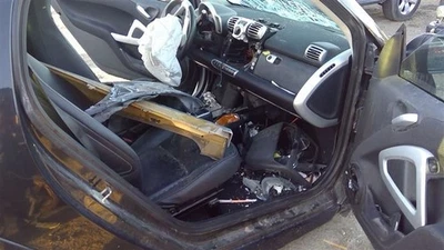 前门开关驱动器电动 EV 适合 08-16 智能 1596225 — 第 1/4 张图片