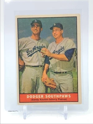 SANDY KOUFAX JOHNNY PODRES 1961 TOPPS DODGER SOUTHPAWS #207 Q5775 - Image 1 of 2